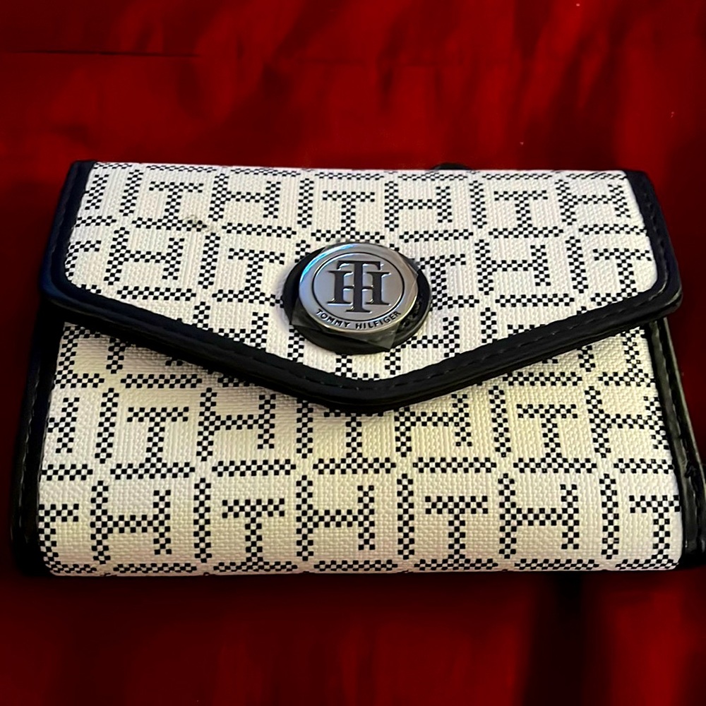 Tommy Hilfiger tri fold wallet like new